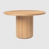 Moon _ DiningTable _ mesa de comedor redonda _ 120x73 _ mesa de madera de nogal barnizado _ Gubi _ MINIM
