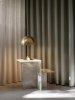 Panthella 320 - Table - Lámpara sobremesa - Latón - Louis Poulsen - MINIM - lifestyle dormitorio