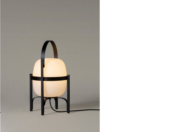 Cesta-Exterior-negra-on-Enric-Badrinas-2022-SantaCole-MINIM